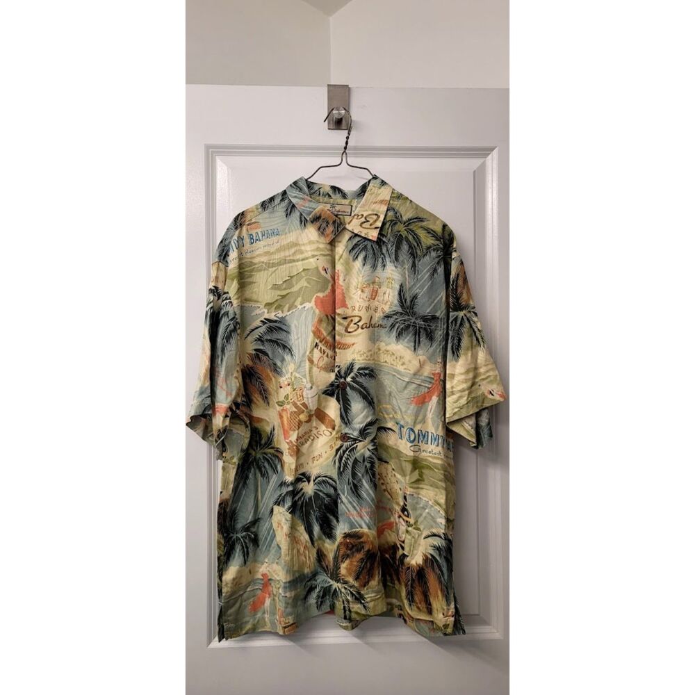 Tommy Bahama 100% Silk Palm Tree Hawaiian Shirt Short Sleeve Button Front Sz. M